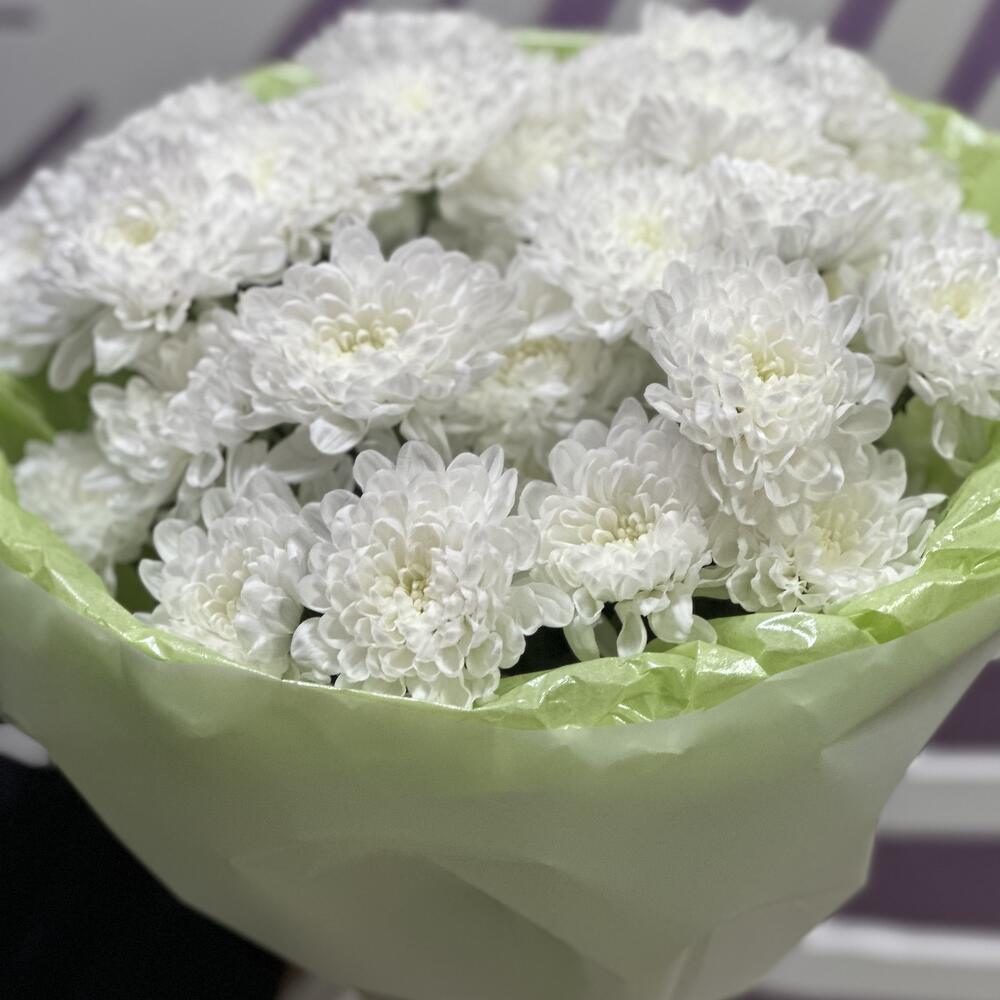 Букет из белой кустовой хризантемы
