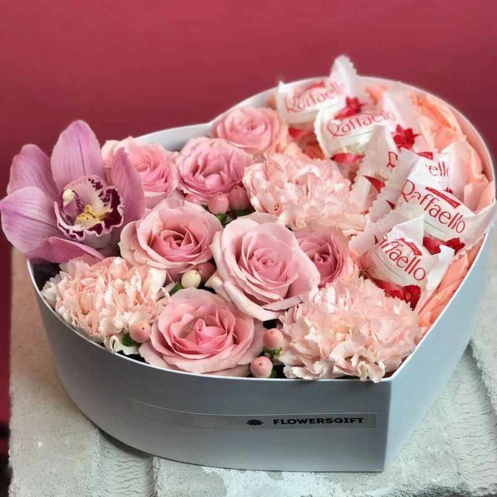 🌹 Коробка от Flowersgift с цветами и конфетами - 25