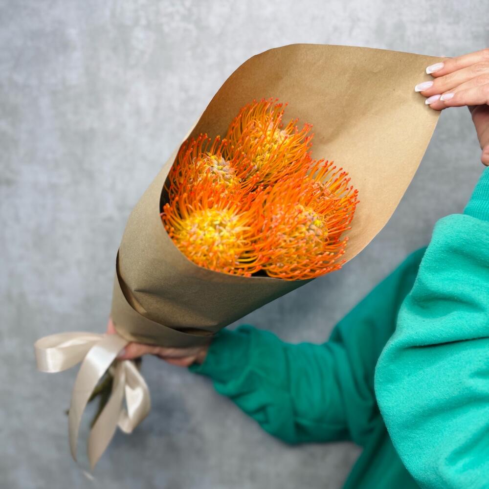 Букет 💐 экзотики Протея яркая оранжевая 🧡🔥 нутан 🧡