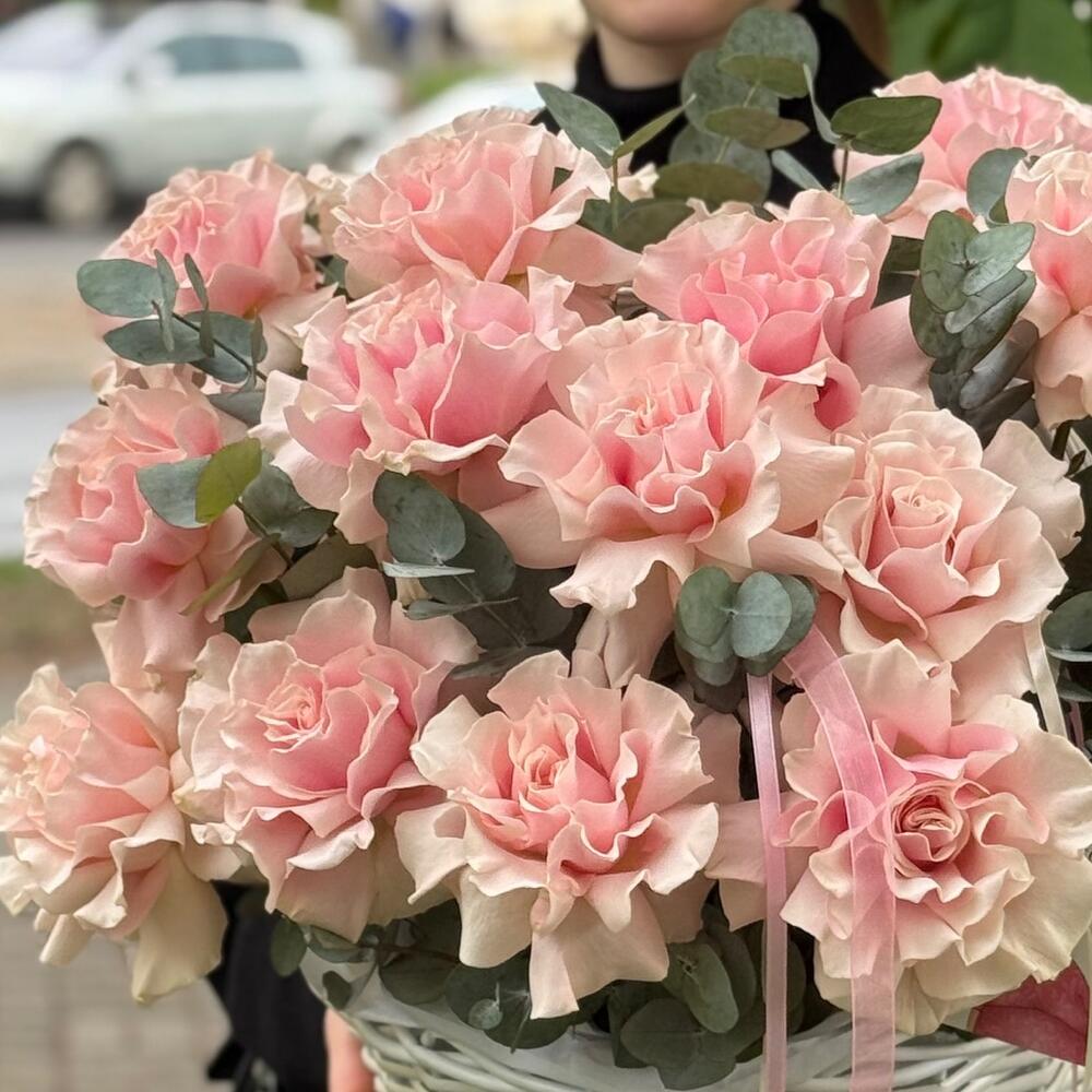 Корзина с французскими розами