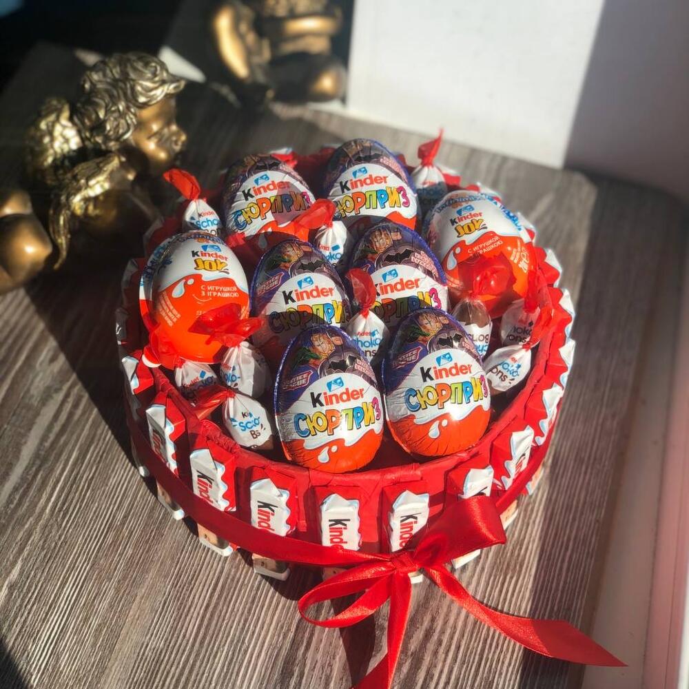 Коробка с шоколадными яйцами