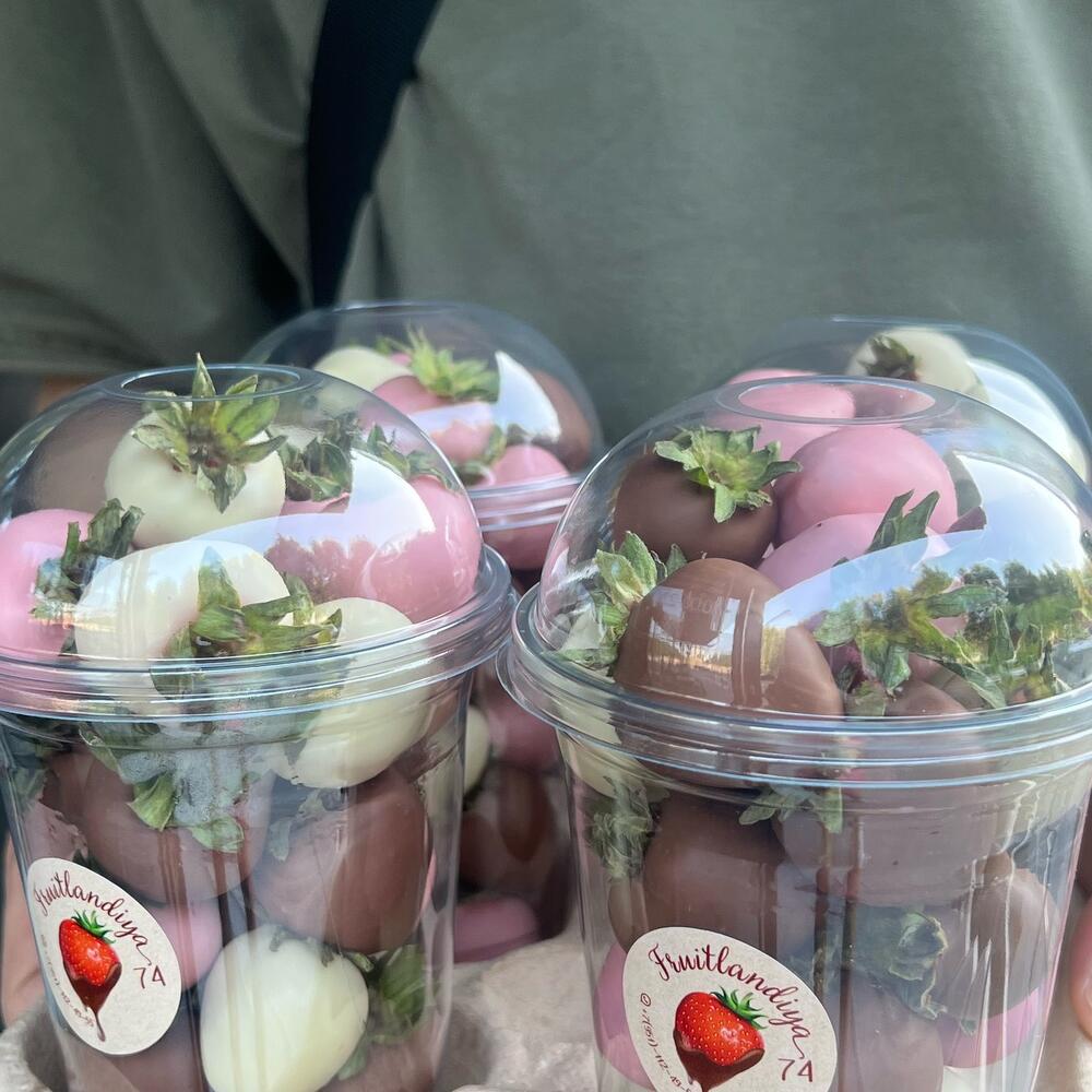Berry cup клубника в шоколаде