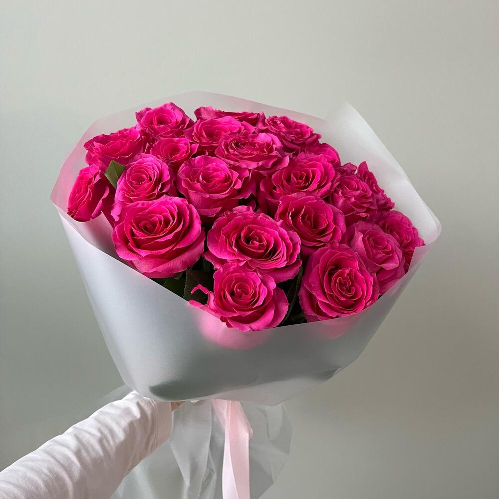 25 розовых  роз