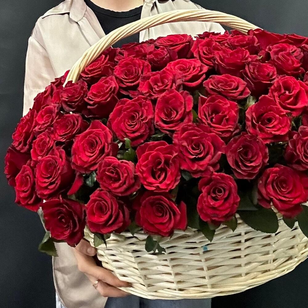 Корзина с розами 101 роза - чёрная магия