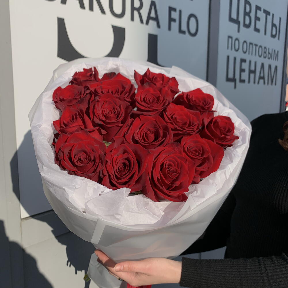 Букетик из 15 красных роз Эквадор