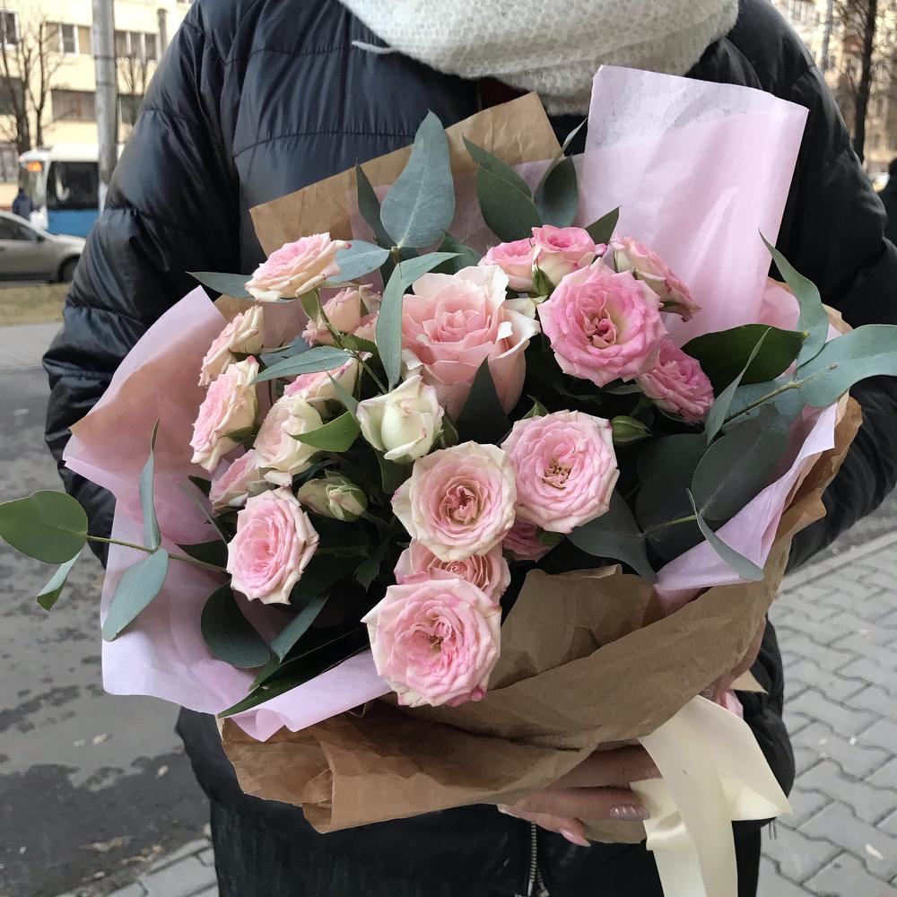 Розы спрей в крафте