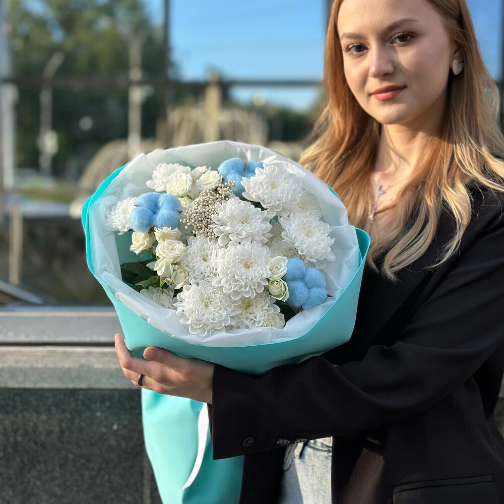 Букет хризантемы и хлопок