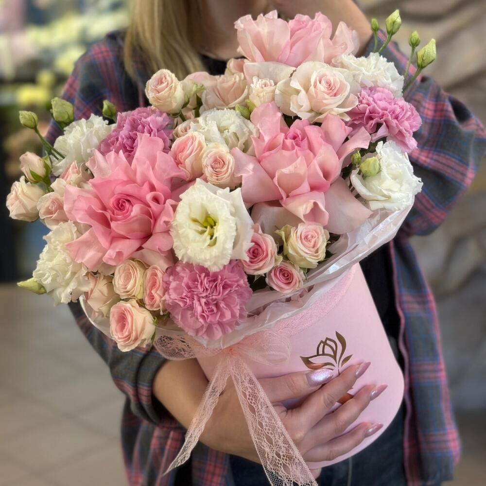 Цветы в коробке (эустома, диантус, французская роза, кустовая роза)