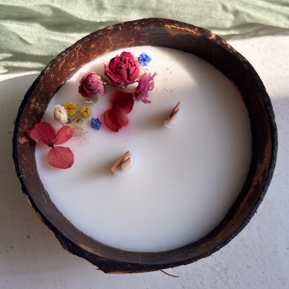 Ароматная свеча в кокосе