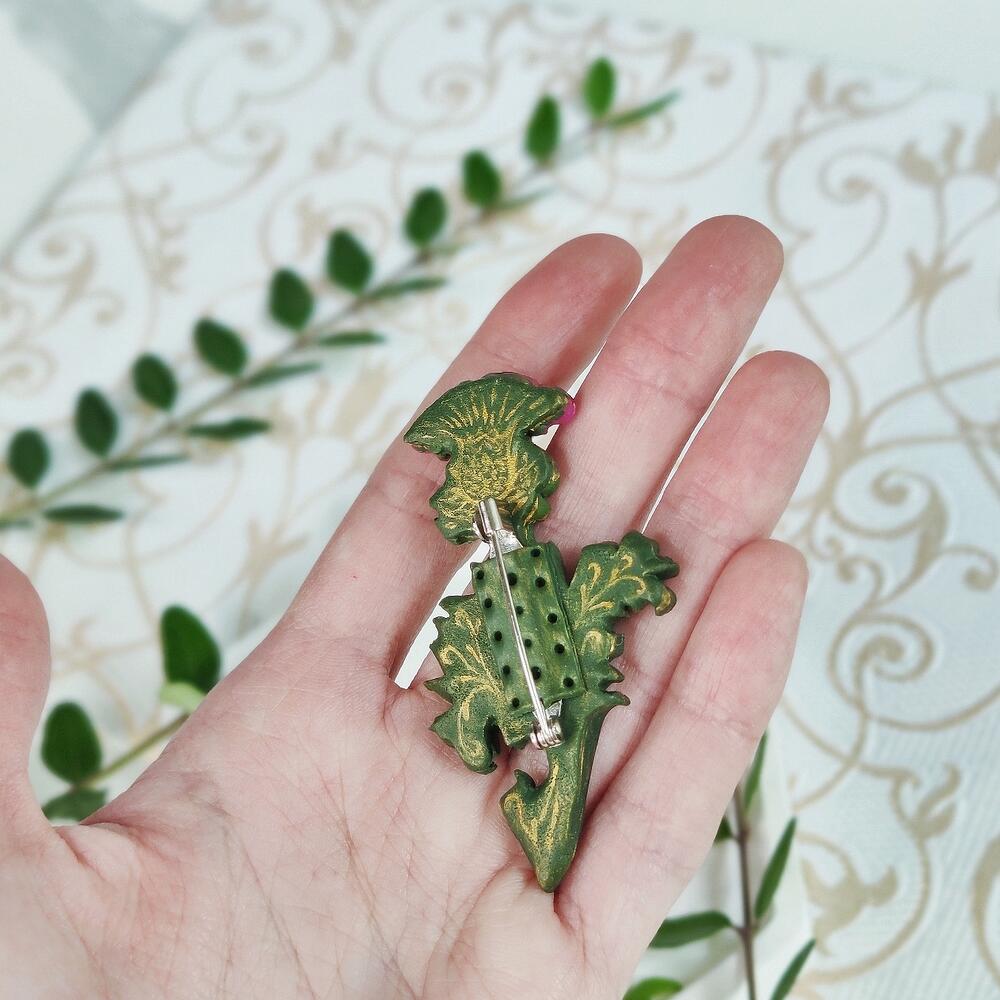 Брошь-Чертопалох