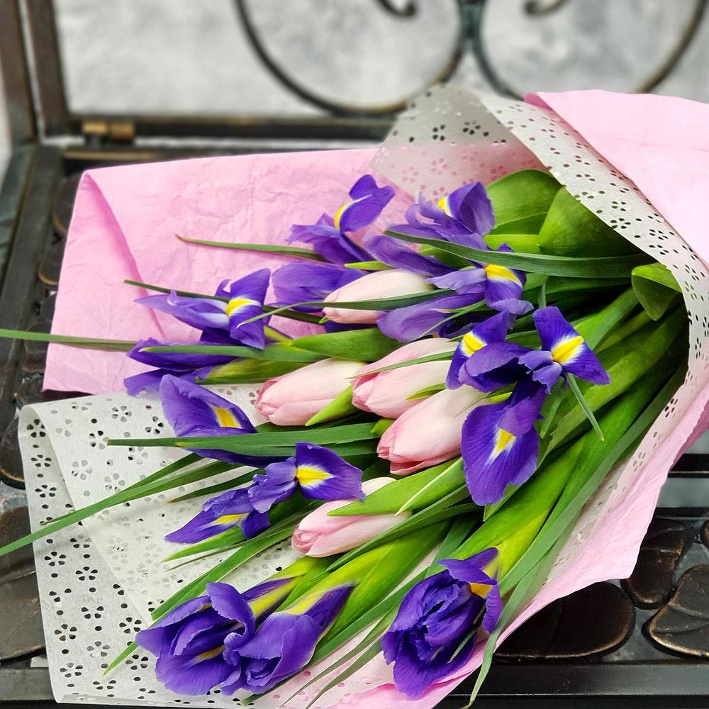 Фото букет тюльпаны и ирисы фото
