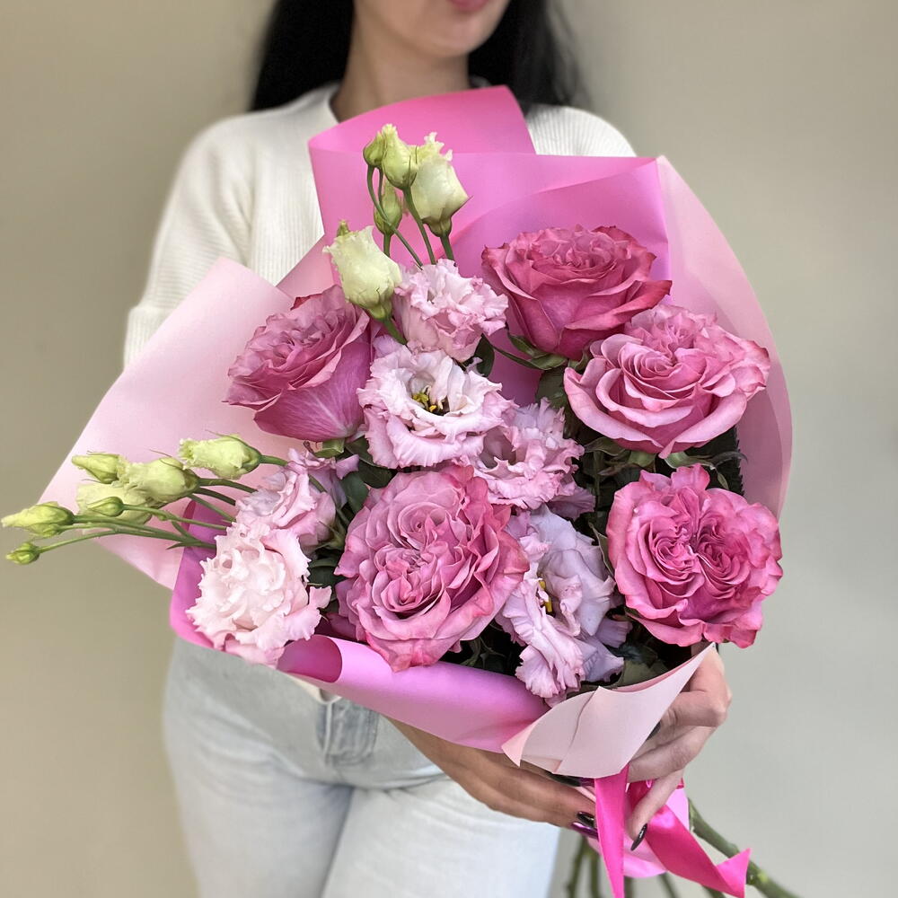Barbie. Букет из пионовидных розовых роз и эустом