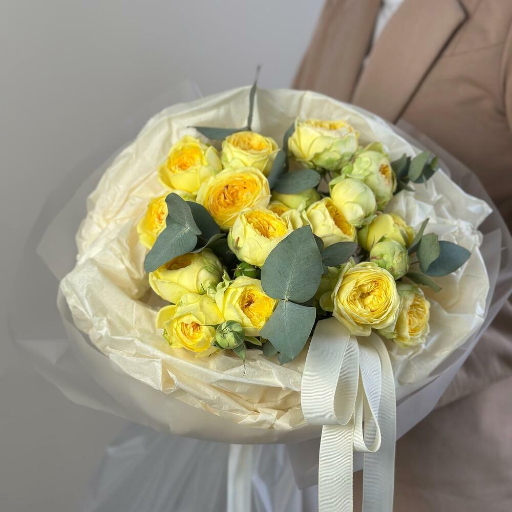 Яркий солнечный букет кустовые пионовидные жёлтые розы Silva Sunny как пионы размер