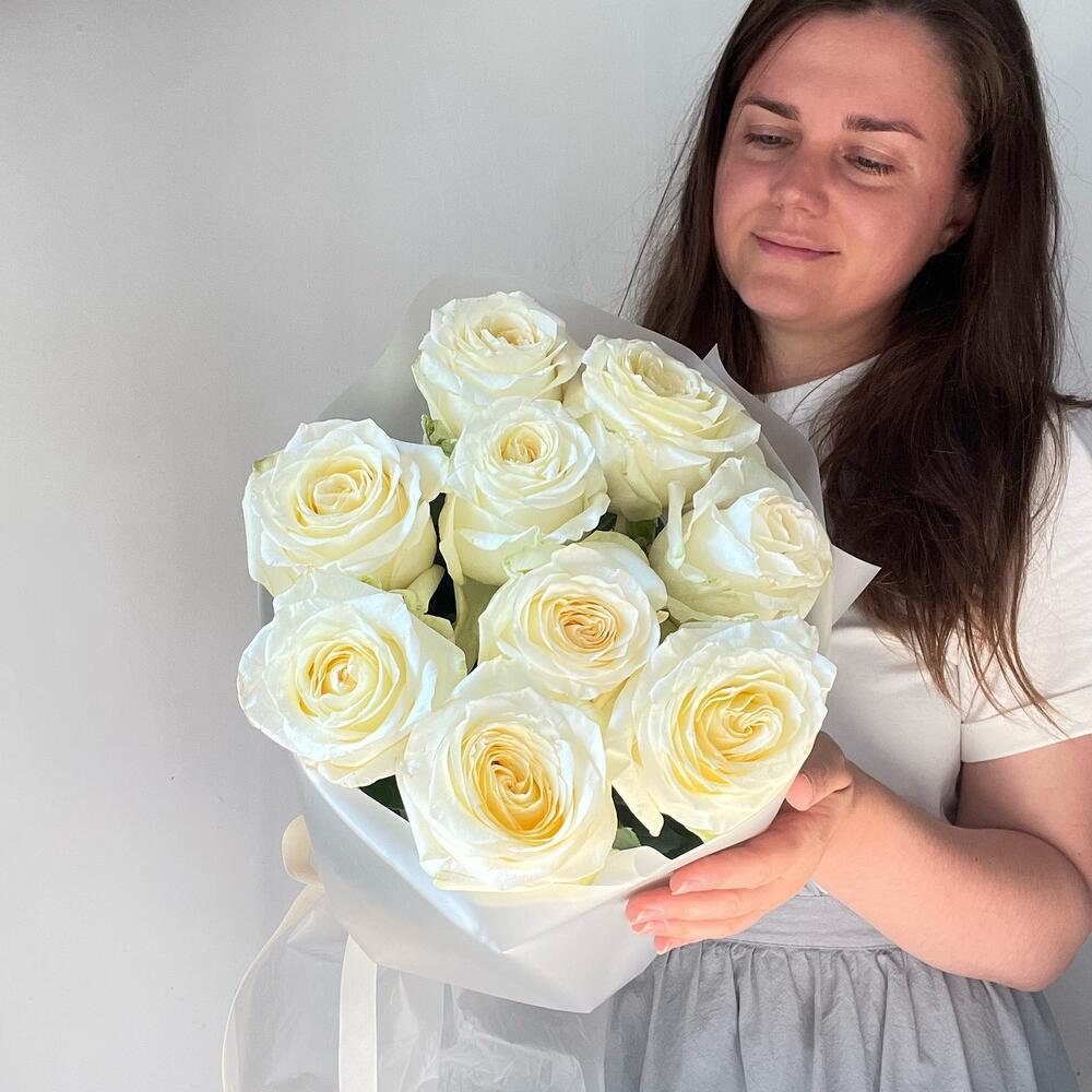 9 пионовидных роз💐