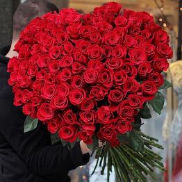 Corazón de 101 rosas rojas