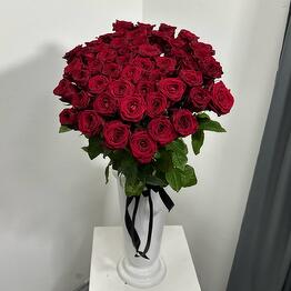 Красные Розы 50 шт с черной лентой