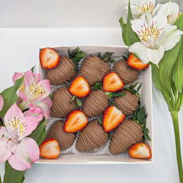 Tatti Strawberry | Клубника в шоколаде, цветы и букеты