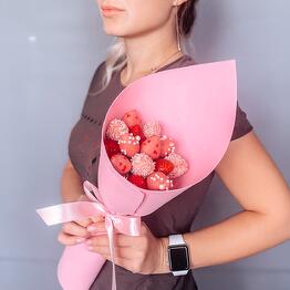 Mini present bouquet of strawberries