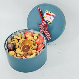 Мужской подарочный бокс с элитным чаем и орехами