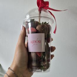 Амор цветы клубника