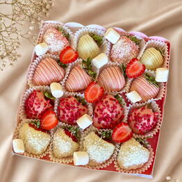 Chocolate-covered strawberries “Love&Choco”