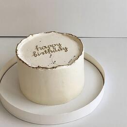 Pavlovaa_cake