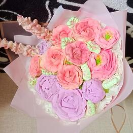 Marshmallow bouquet of 13 roses