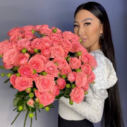 Elegante ramo de rosas arbustivas "Barbados"