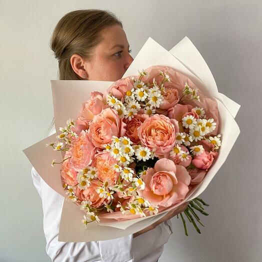 Bouquet of daisies and peony roses