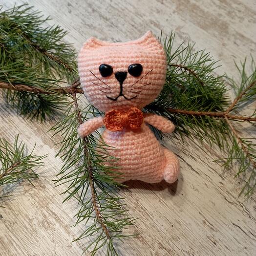 Knitted kitty