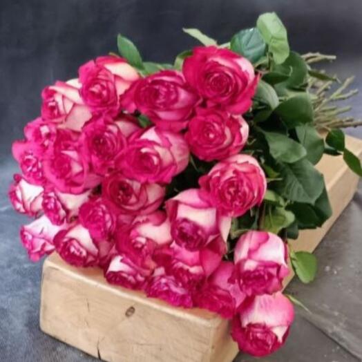 25 premium Iguaza roses
