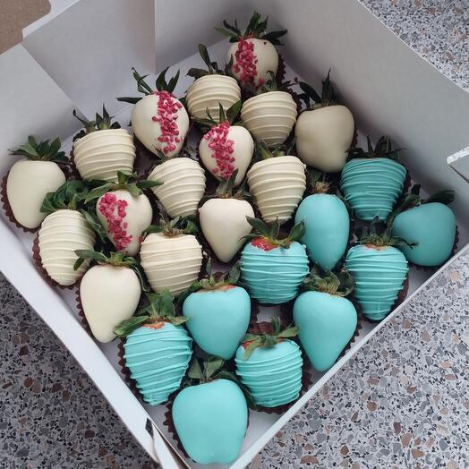 Клубника в шоколаде 💙🩵