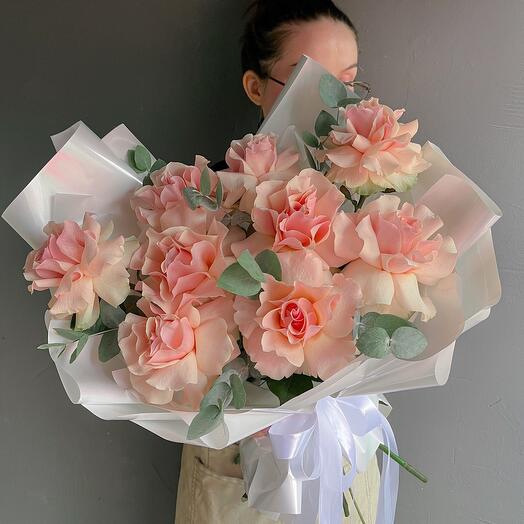 Большой букет розовых французских роз