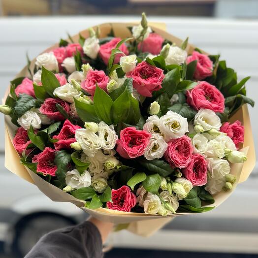 Bouquet of peony-shaped roses and eustoma