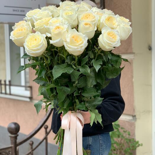 Букет белых пионовидных роз