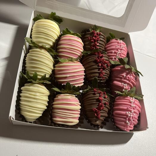 Chocolate-covered strawberries 12 pieces