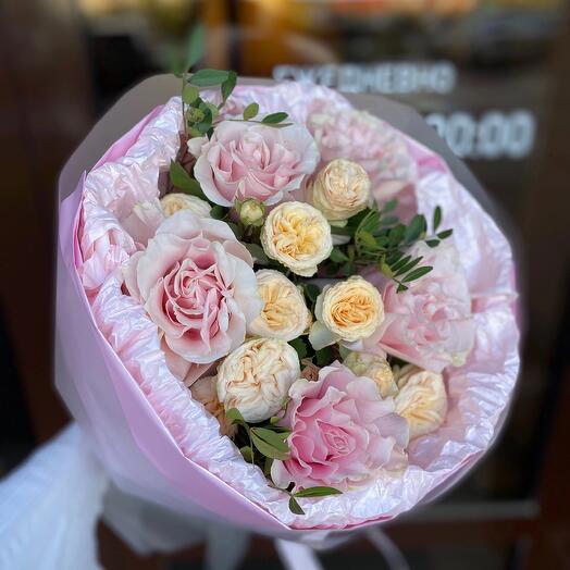 Prefabricated bouquet with bush roses