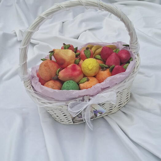 Корзина фруктов из зефира с начинками