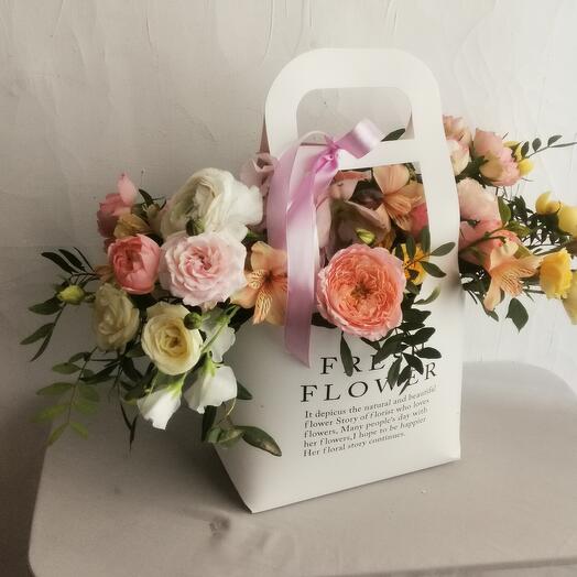 Flores en una Caja "Gabriella"