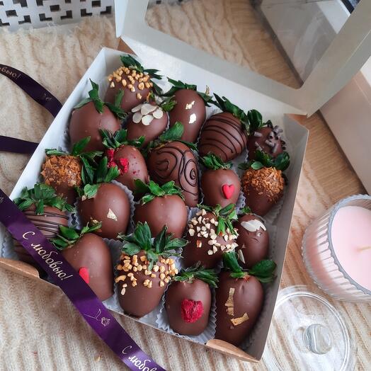 Клубника в молочном шоколаде
