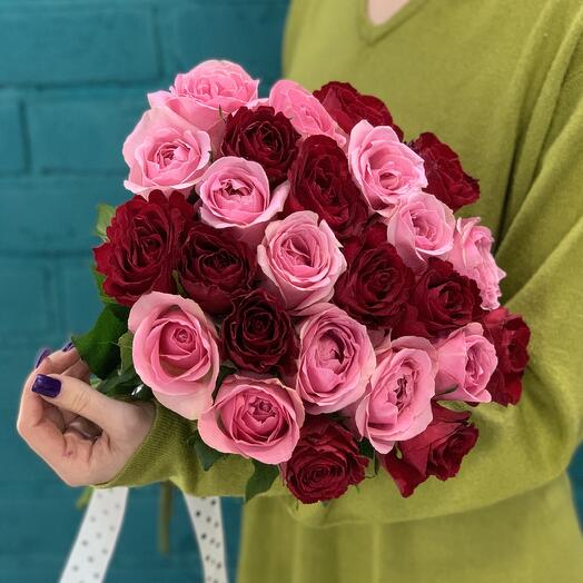 Букет из 25 ярких роз