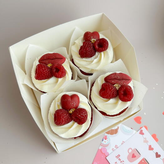 Cupcakes de regalo / caramelo, cereza, fresa, frambuesa