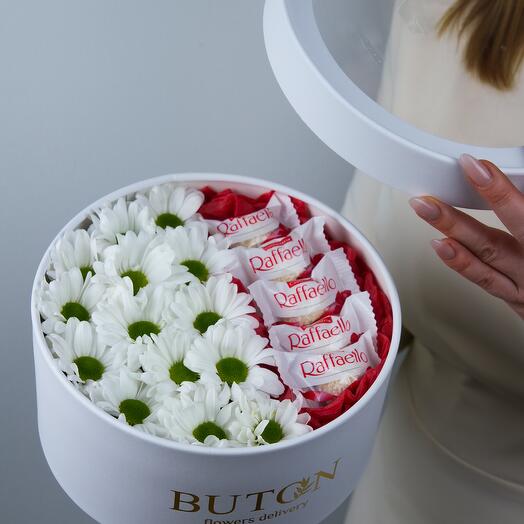 Caja de flores y dulces