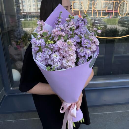 Нежный лавандовый букет из ароматной Маттиолы и голубого Эвкалипта