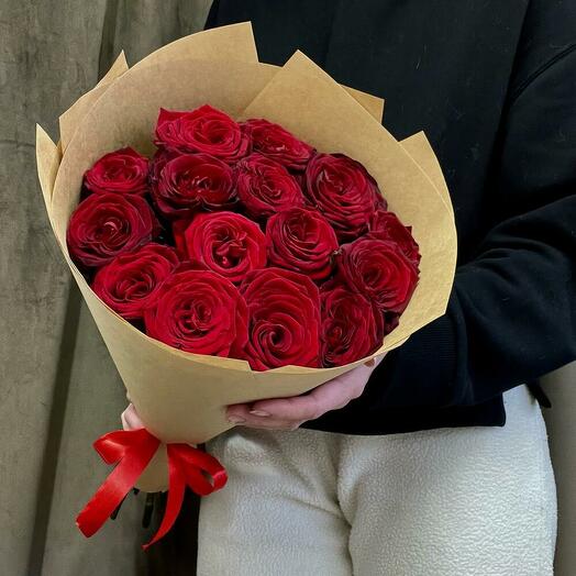 15 красных роз 🌹