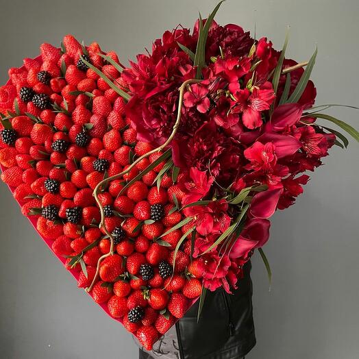 Bouquet of berries with flowers