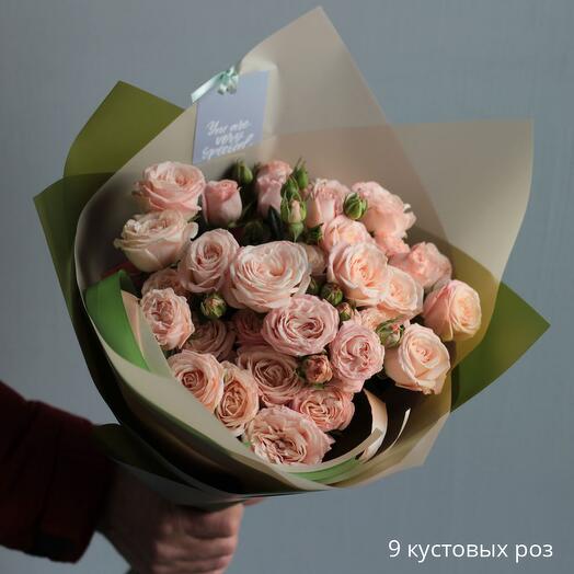 Букет из 9 кремово-розовых кустовых роз