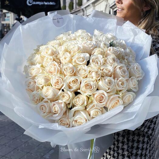 Bouquet of 75 white roses bloom