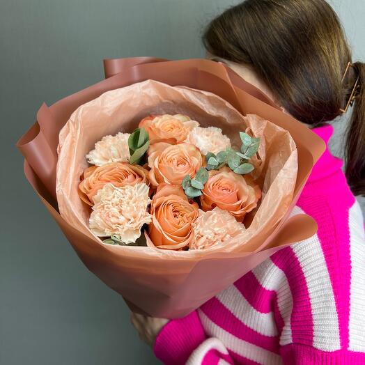 Розы чайные с диантусом