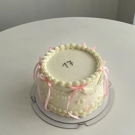 Vintgae Pink bow cake butter cream